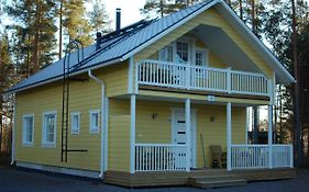 Aurinkolinna 12